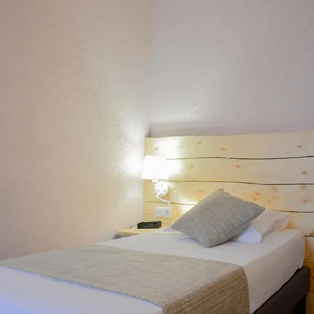 Hotel Busby-3